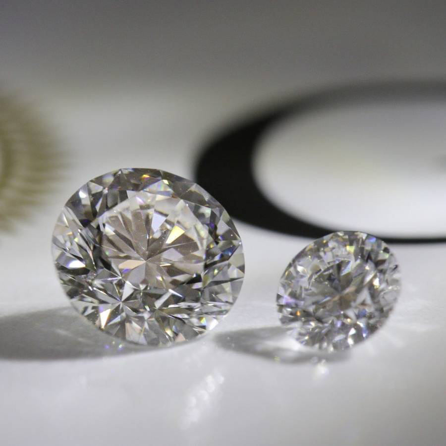 4 ways to compare between real and fake diamonds: